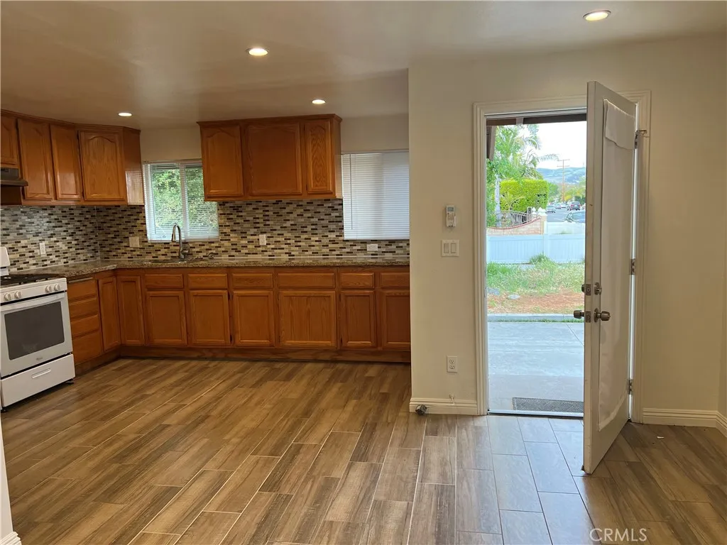 9127 Greenleaf Avenue, Whittier, California 90602 home-pic-4